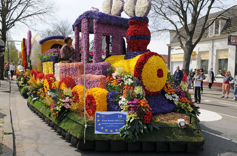 Парад цветов в Аалсмеере (Нидерланды)