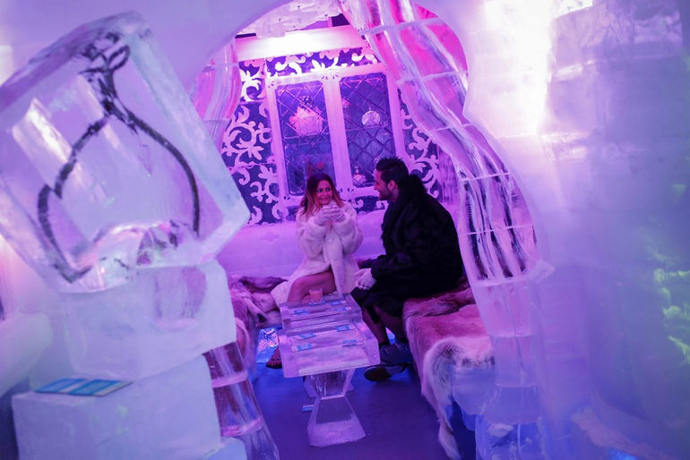 another-couple-sits-inside-the-minus5-ice-bar-in-new-york-july-8-2013-photo-reuters-1143989-fqp2709d